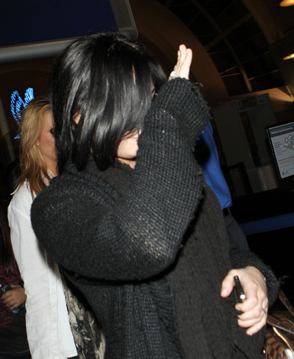 Demi Lovato Demi Lovato Arriving LAX Airport 0Pywb1qwRELl - Demi Lovato