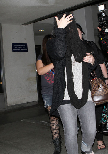 Demi Lovato Demi Lovato Arriving LAX Airport bDhIUR9ccKLl - Demi Lovato