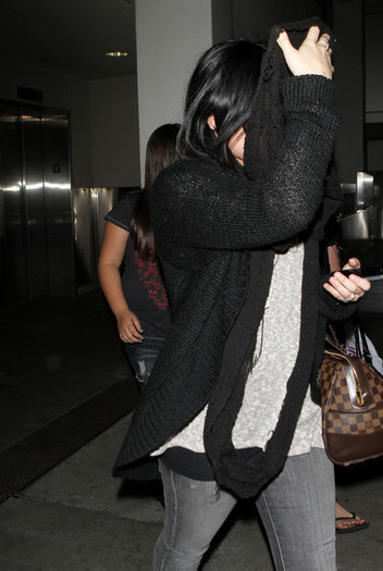 Demi Lovato Demi Lovato Arriving LAX Airport WlV4meT1M6ul - Demi Lovato