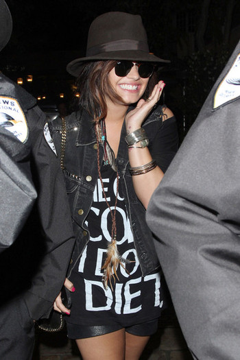 Demi Lovato Demi Lovato Grove CoOTCPaLwuIl - Demi Lovato