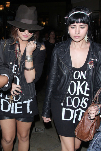 Demi Lovato Demi Lovato Grove f6yya1o09eml - Demi Lovato