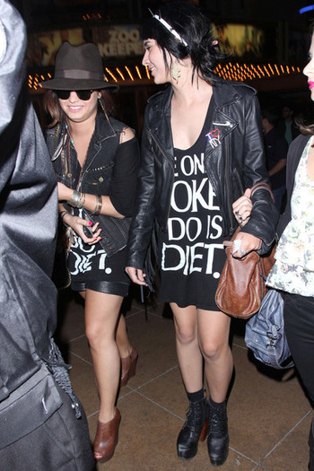 Demi Lovato Demi Lovato Grove mUA6g4IG38jl - Demi Lovato