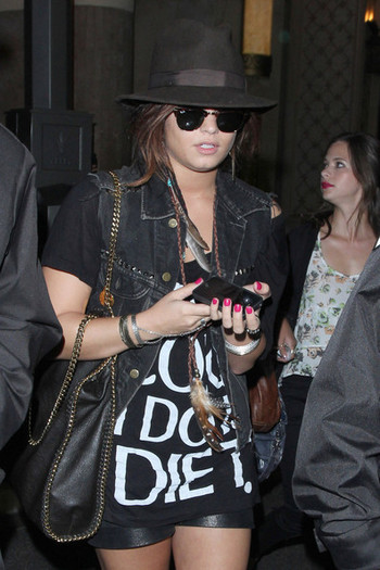 Demi Lovato Demi Lovato Grove VOV_sosxz_yl - Demi Lovato