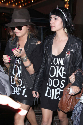 Demi Lovato Demi Lovato Grove ZCZpPshtM4kl - Demi Lovato