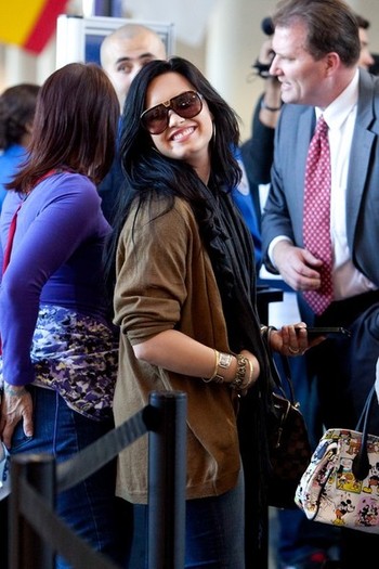 Demi Lovato Demi Lovato LAX Airport AiptlVQB3rZl