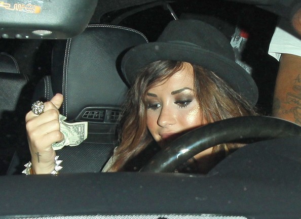 Demi Lovato Demi Lovato Leaving Beachers Mad yUQdh9vJ70Bl