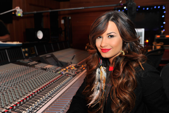 Demi Lovato Demi Lovato Live Chat Cambio Studios r_I4-u50bhEl - Demi Lovato