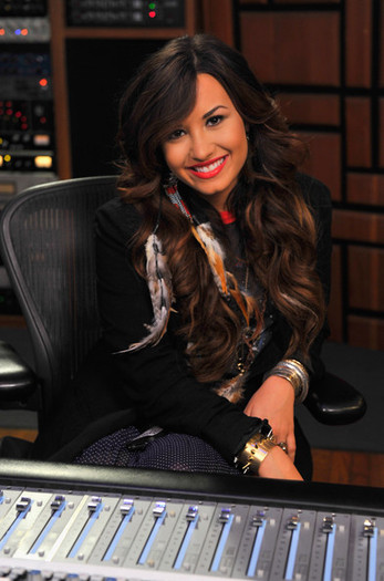 Demi Lovato Demi Lovato Live Chat Cambio Studios W49AL750z5wl - Demi Lovato