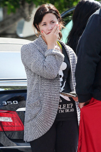 Demi Lovato Demi Lovato Out 1lqjsYpW4zgl - Demi Lovato