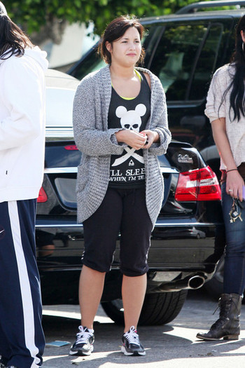 Demi Lovato Demi Lovato Out PTJfTQzc60Bl