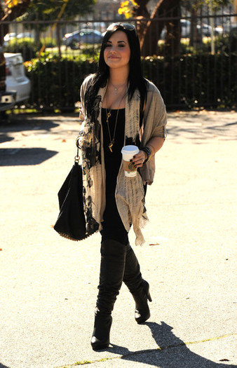 Demi Lovato Demi Lovato Sighting VFH2y_djILDl