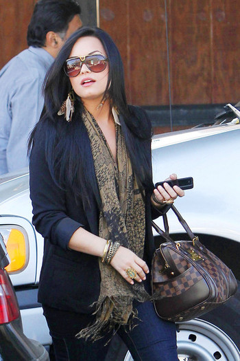 Demi Lovato Demi Lovato Urban Outfitters PNYq8YgoCHIl - Demi Lovato