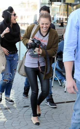 Miley Cyrus Miley Cyrus Brisbane Australia 6wvxlRM0KCGl - Miley Cyrus