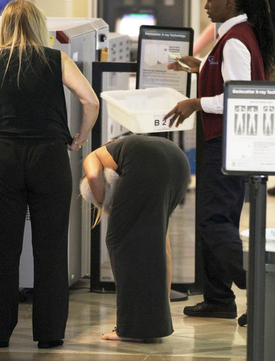 Miley Cyrus Miley Cyrus Catching Flight LAX M5YGHcdNi4Vl