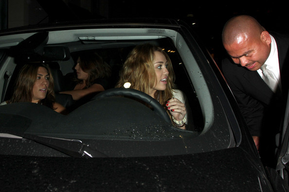 Miley Cyrus Miley Cyrus Leaves Mr Chow jMu4T6dt3_Tl