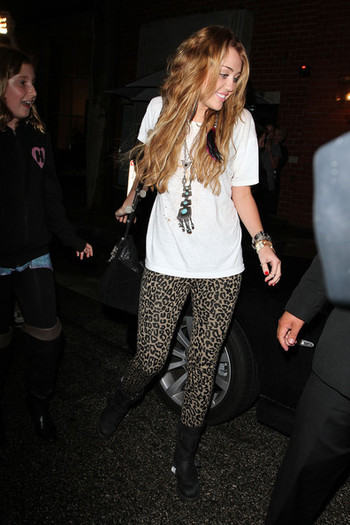 Miley+Cyrus+Miley+Cyrus+Leaves+Mr+Chow+Zh99y4BAutpl - Miley Cyrus