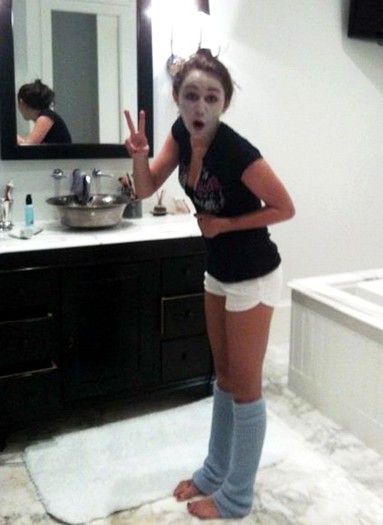 Miley+Cyrus+Miley+Cyrus+Twitpics+IO2IiE4960Xl - Miley Cyrus