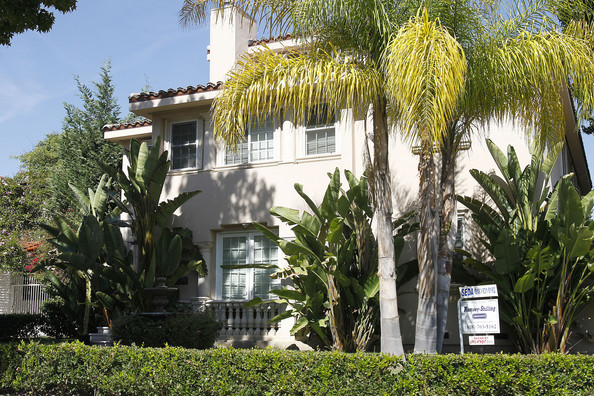 Demi Lovato Demi Lovato Home Toluca Lake EC8wh3UGVdrl - Casa lui Demi din Toluca Lake