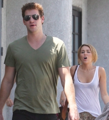 normal_001 - Miley luand pranzul cu Liam si Tish