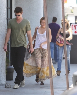 normal_003 - Miley luand pranzul cu Liam si Tish