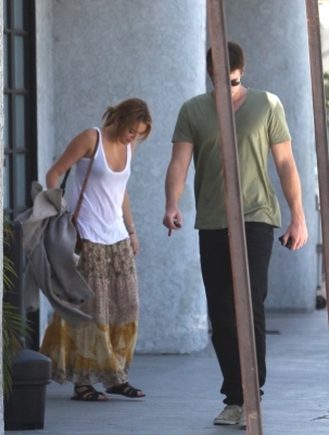 normal_008 - Miley luand pranzul cu Liam si Tish