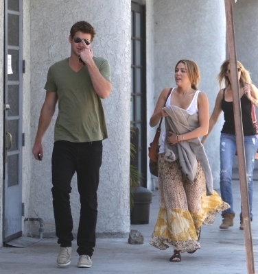 normal_018 - Miley luand pranzul cu Liam si Tish