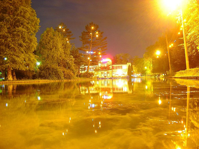 Parcul Central noaptea - Cluj-Napoca