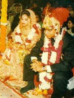 images (1) - SRK-Gauri