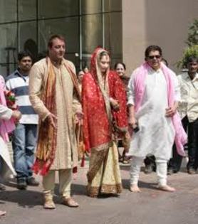 images (6) - Sanjay-Manyata Dutt