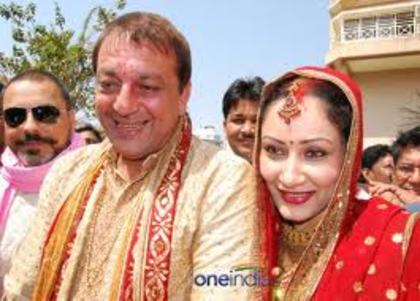 images (10) - Sanjay-Manyata Dutt