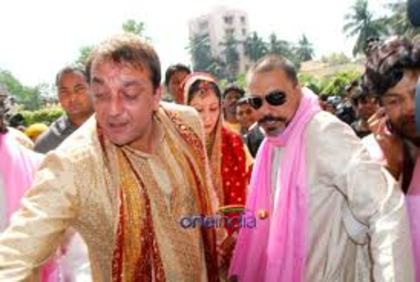 images (15) - Sanjay-Manyata Dutt