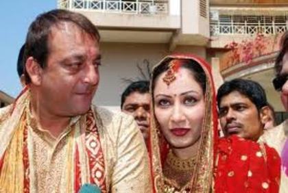 images (31) - Sanjay-Manyata Dutt