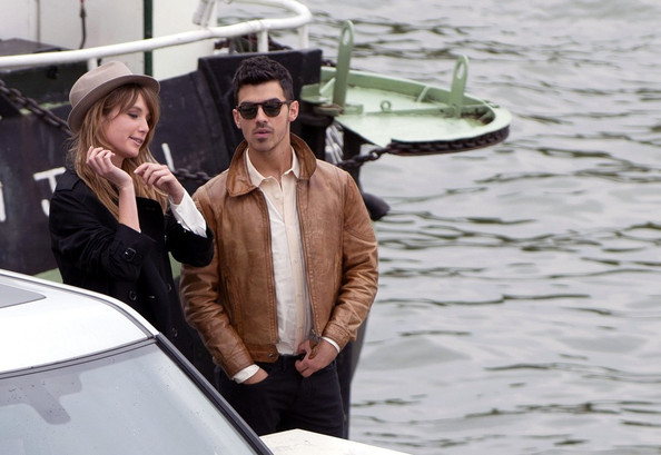 Joe+Jonas+Joe+Jonas+Films+Music+Video+1PcJ42Ee-H5l - Joe Jonas Films a Music Video