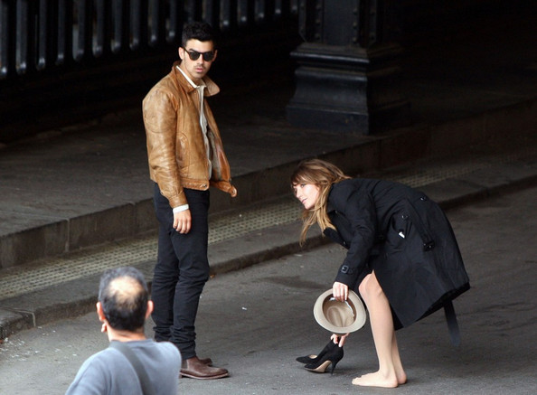 Joe+Jonas+Joe+Jonas+Films+Music+Video+4p4_mpUHzJsl - Joe Jonas Films a Music Video