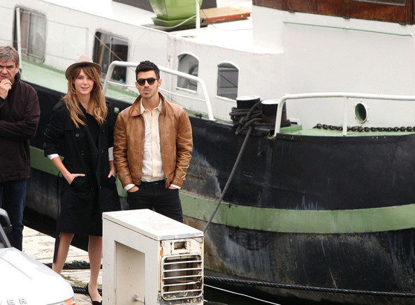 Joe+Jonas+Joe+Jonas+Films+Music+Video+HL7WS6_geg2l - Joe Jonas Films a Music Video