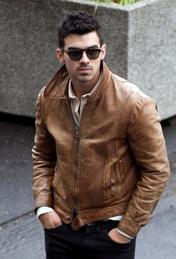 Joe+Jonas+Joe+Jonas+Films+Music+Video+P-YRP_ye10Fl - Joe Jonas Films a Music Video