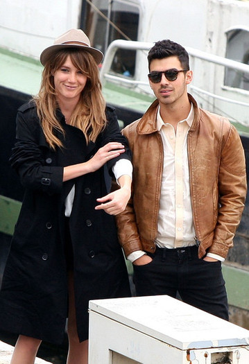 Joe+Jonas+Joe+Jonas+Films+Music+Video+Tq8GsgKElhJl - Joe Jonas Films a Music Video