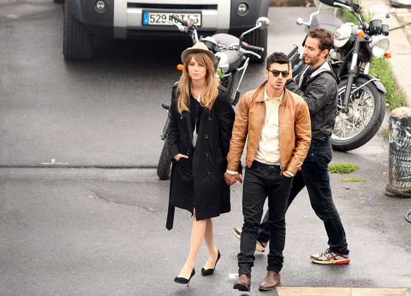 Joe+Jonas+Joe+Jonas+Films+Music+Video+tzS2fJdCLqCl - Joe Jonas Films a Music Video