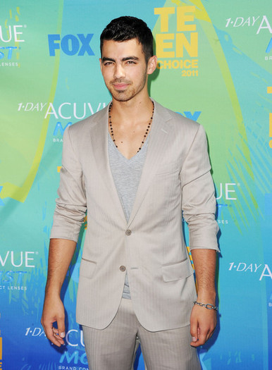 Joe+Jonas+2011+Teen+Choice+Awards+Arrivals+cT6ZXfCnYJAl - 2011 Teen Choice Awards - Arrivals part 1