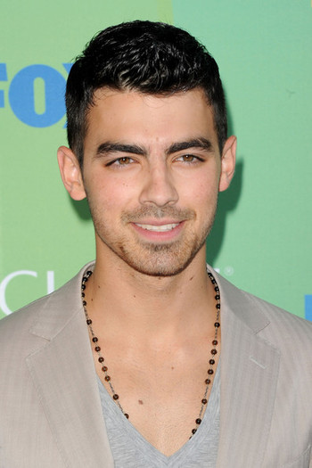 Joe+Jonas+2011+Teen+Choice+Awards+Arrivals+jWOCD0zvADcl - 2011 Teen Choice Awards - Arrivals part 1