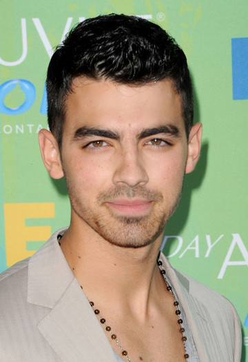 Joe+Jonas+2011+Teen+Choice+Awards+Arrivals+QeEpnQJG9uMl - 2011 Teen Choice Awards - Arrivals part 1