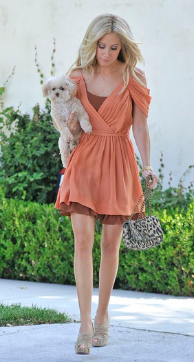 Ashley Tisdale (4) - x - Ashley Tisdale