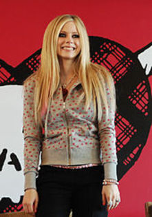 170px-Avril_Lavigne_in_Hongkong_Press_cropped - Cintareata Avril Lavigne