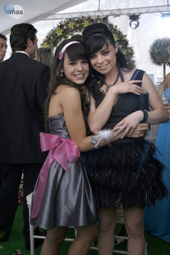 _5-822f04ea-cb80-102c-80b6-0019b9d5c8df - Danna Paola