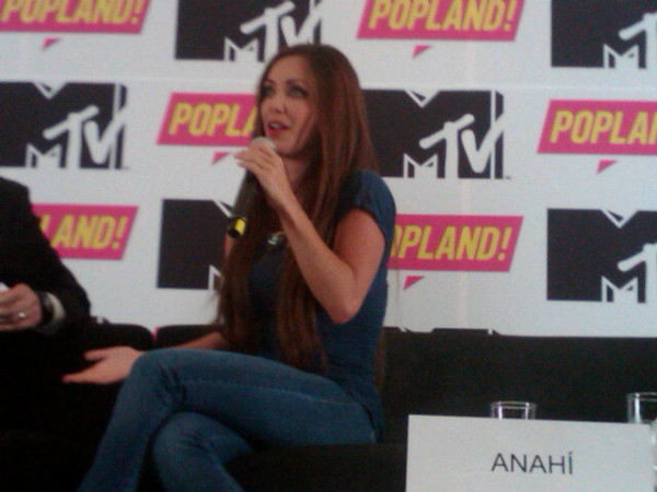 377125151 - 0 Anahi en la conferencia de MTV popland