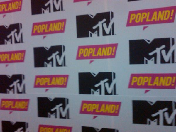 x2_7cf8d8b - 0 Anahi en la conferencia de MTV popland