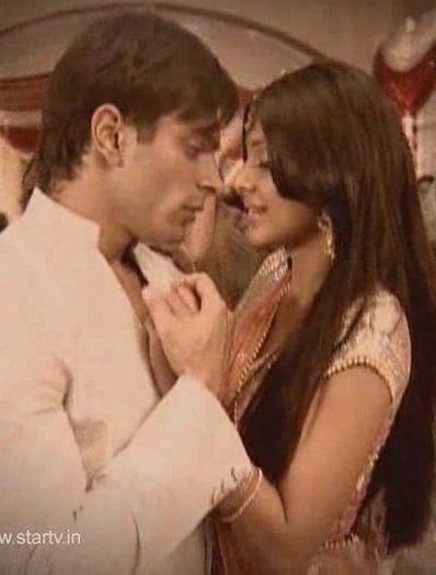 33781_142104099171197_125417454173195_209102_4371671_n - xxArmaan si Ridhima-Karan Singh Grover si Jennifer Wingetxx