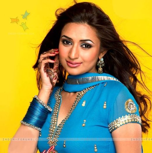 30260-divyanka-tripathy