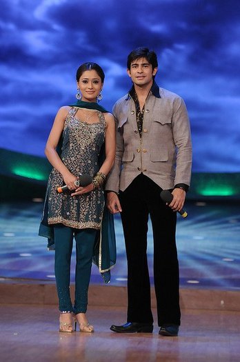 182900_190617240969994_175356475829404_537759_1710708_n - Album dedicat Sarei Khan