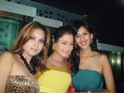 181761_190617124303339_175356475829404_537753_4760532_n - Album dedicat Sarei Khan